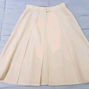 CHANEL Boutique Wool Skirt-Knife-Pleat Size 38 Ivory. Vintage